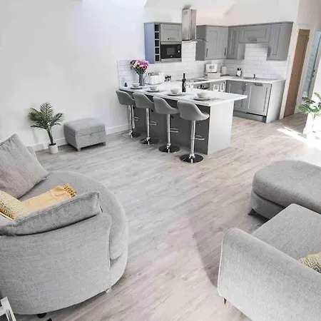 Hoxne - Poppy With Private Hot Tub * York