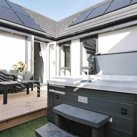 Дом отдыха Hoxne - Poppy With Private Hot Tub